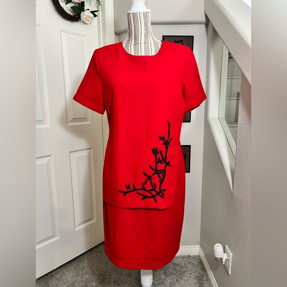 Oleg Cassini Dresses & Skirts - Oleg Cassini vintage red embroided short sleeve lined midi dress size 10